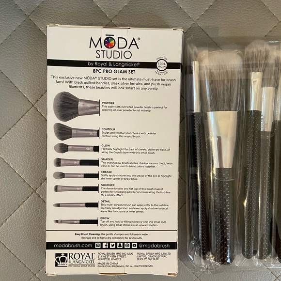 Moda Studio 8 pc Pro Glam Set - Picture 2 of 3